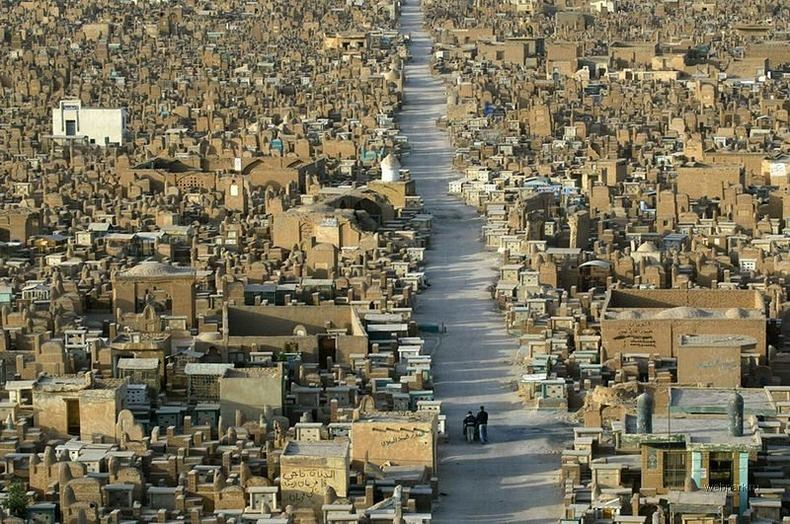 Самое большое кладбище в мире: Вади-ус-Салама (3)