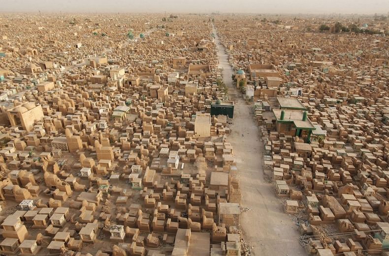 Самое большое кладбище в мире: Вади-ус-Салама (4)