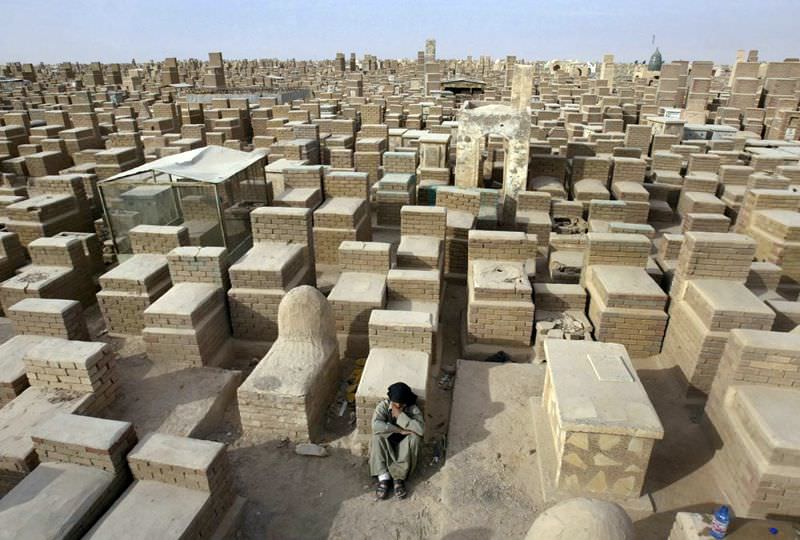 Самое большое кладбище в мире: Вади-ус-Салама (6)