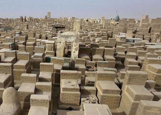 Самое большое кладбище в мире: Вади-ус-Салама (8)