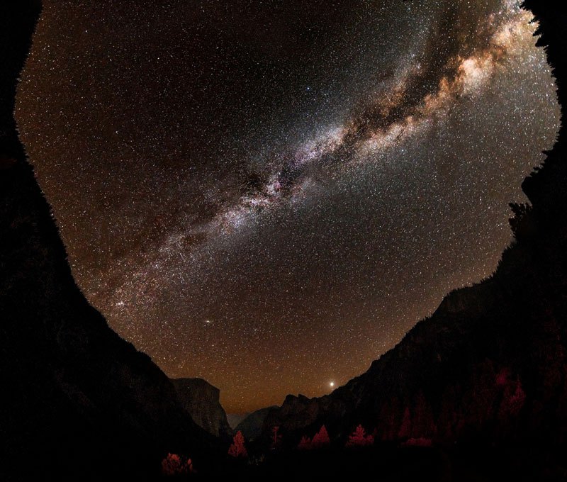 milky-way-night-sky-starts-tunnel-view-yosemite-national-park